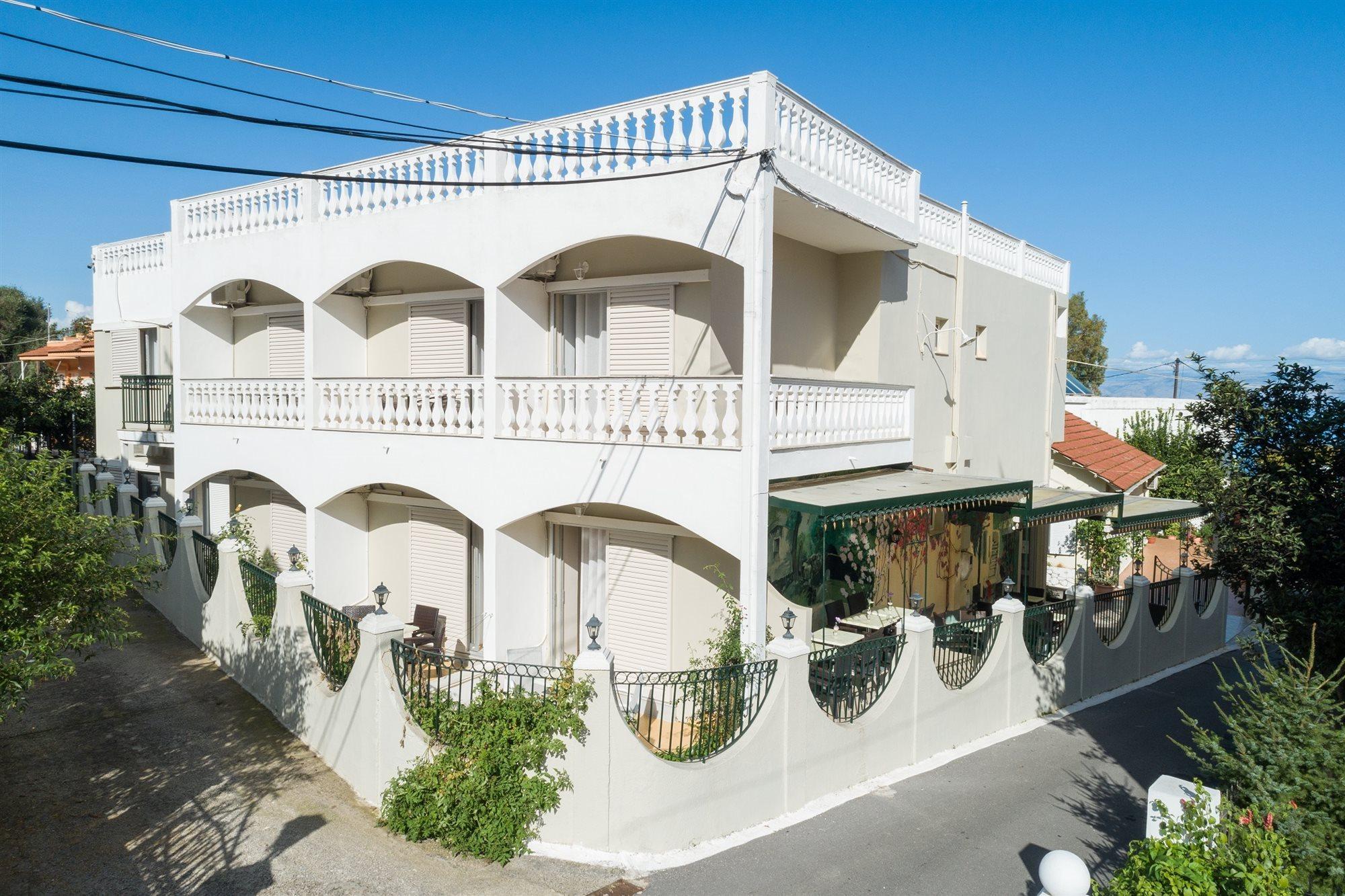 Bella Vista Beach Hotel And Studios Бенитсес Экстерьер фото
