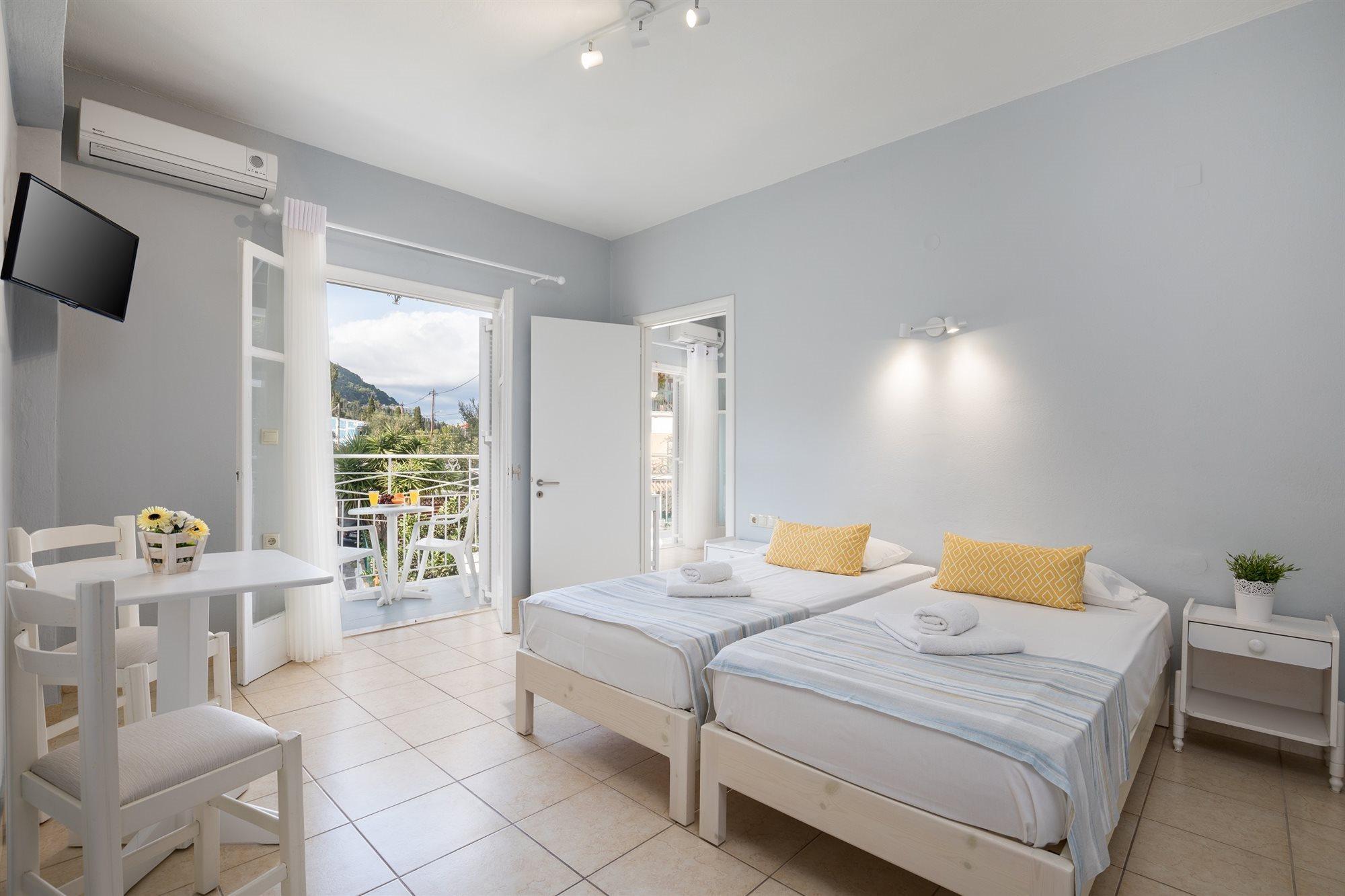 Bella Vista Beach Hotel And Studios Бенитсес Экстерьер фото